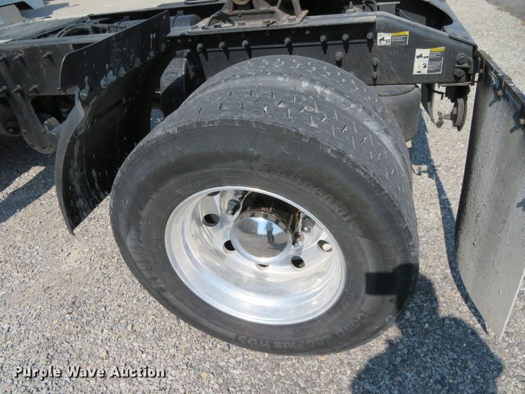 image for item DR0135 2013 Peterbilt 337  semi truck