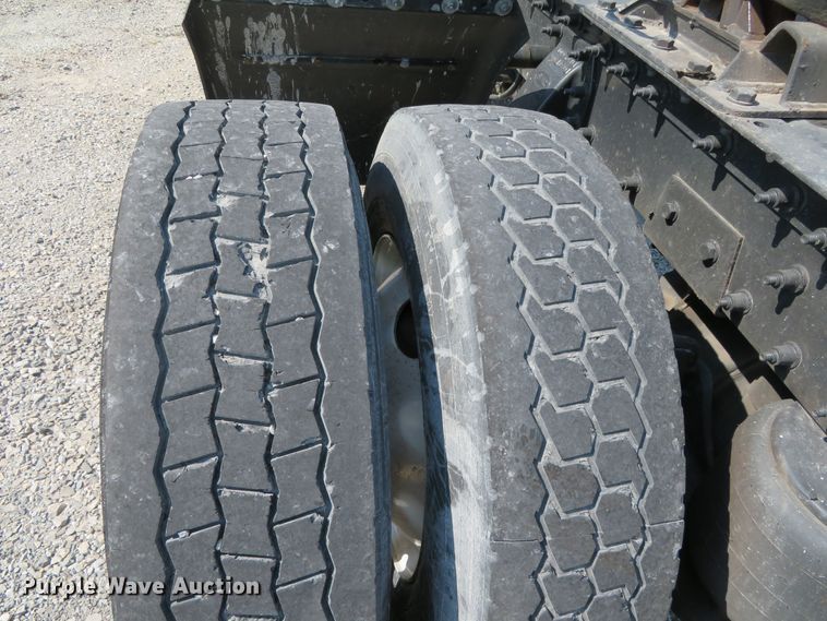 image for item DR0135 2013 Peterbilt 337  semi truck