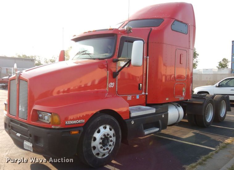 image for item DS1401 2005 Kenworth T600  semi truck