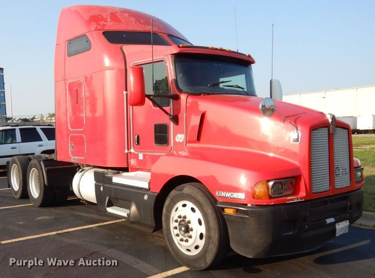 image for item DS1401 2005 Kenworth T600  semi truck