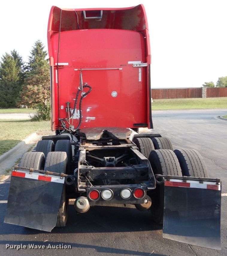 image for item DS1401 2005 Kenworth T600  semi truck