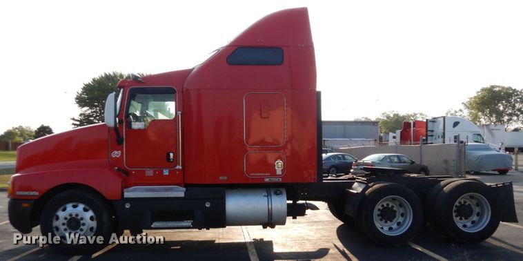 image for item DS1401 2005 Kenworth T600  semi truck