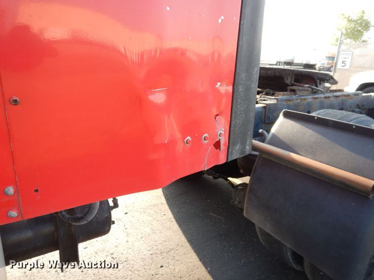 image for item DS1401 2005 Kenworth T600  semi truck