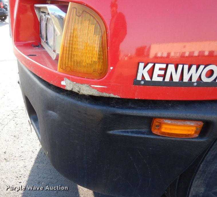 image for item DS1401 2005 Kenworth T600  semi truck