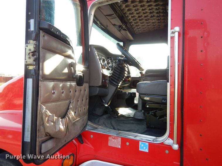 image for item DS1401 2005 Kenworth T600  semi truck
