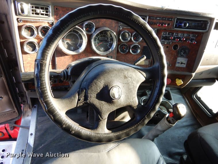 image for item DS1401 2005 Kenworth T600  semi truck