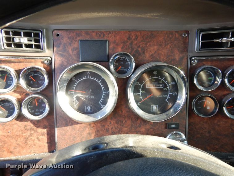 image for item DS1401 2005 Kenworth T600  semi truck