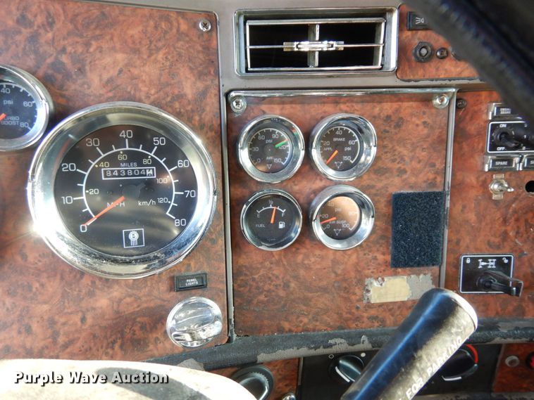 image for item DS1401 2005 Kenworth T600  semi truck