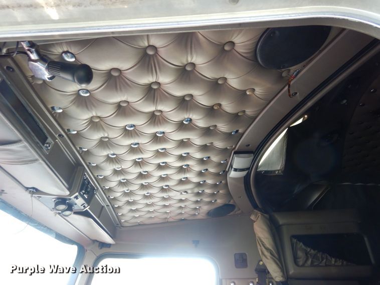 image for item DS1401 2005 Kenworth T600  semi truck