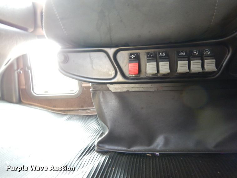 image for item DS1401 2005 Kenworth T600  semi truck