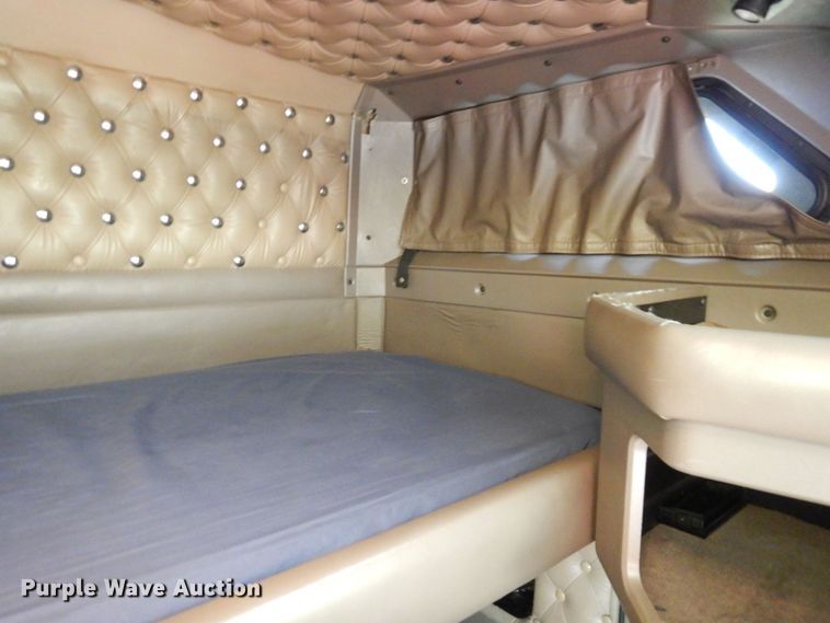 image for item DS1401 2005 Kenworth T600  semi truck