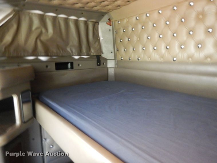 image for item DS1401 2005 Kenworth T600  semi truck