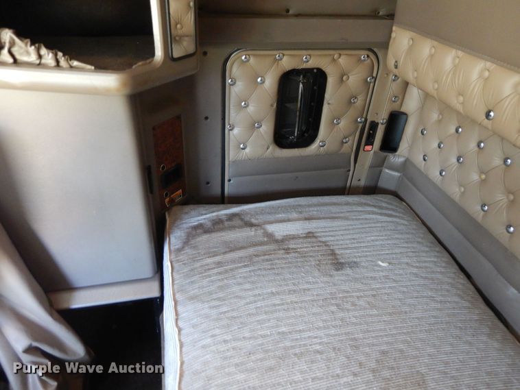 image for item DS1401 2005 Kenworth T600  semi truck