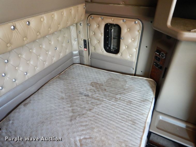 image for item DS1401 2005 Kenworth T600  semi truck