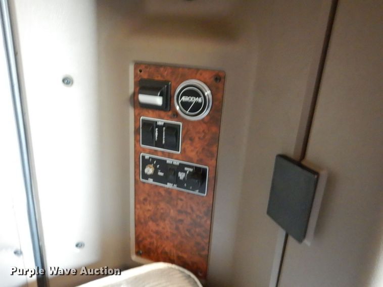 image for item DS1401 2005 Kenworth T600  semi truck