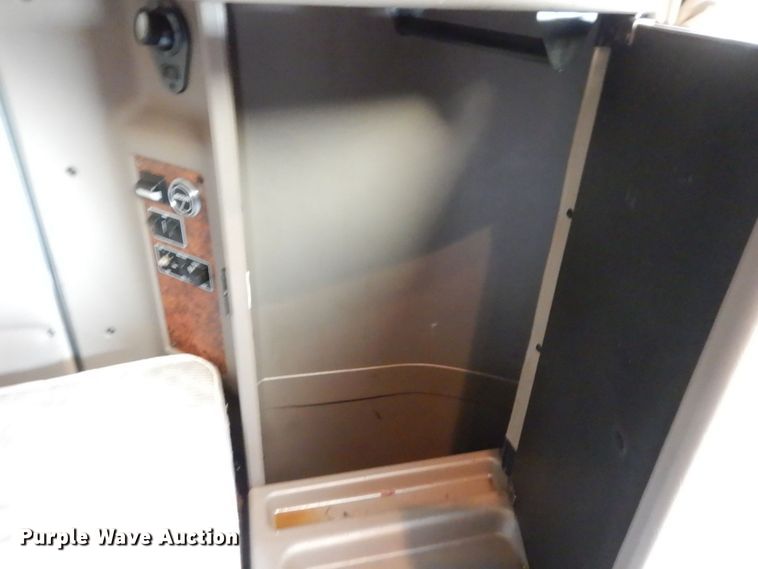 image for item DS1401 2005 Kenworth T600  semi truck