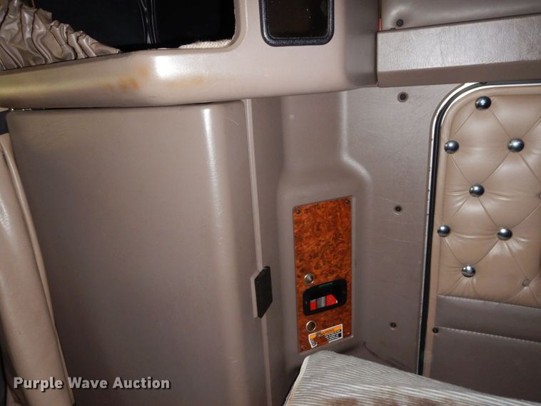 image for item DS1401 2005 Kenworth T600  semi truck