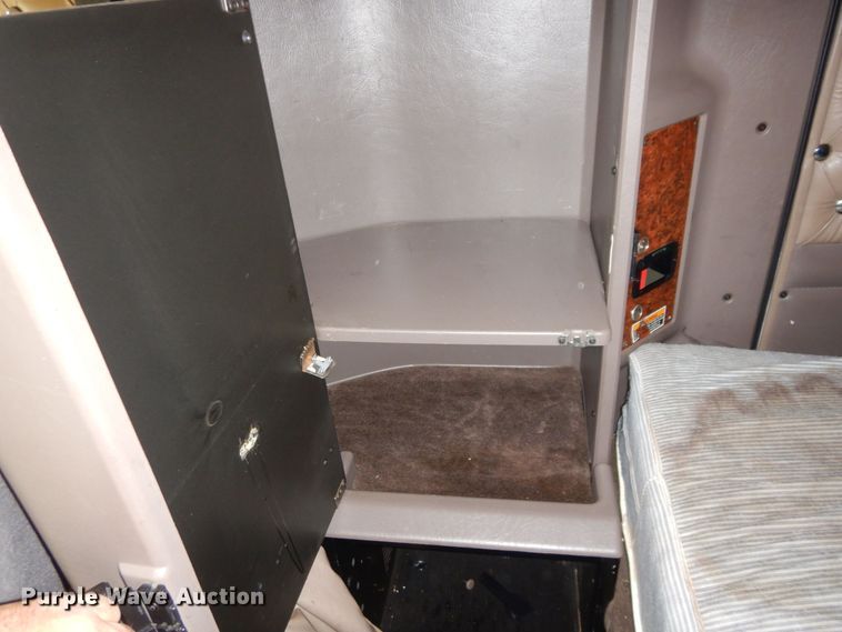 image for item DS1401 2005 Kenworth T600  semi truck