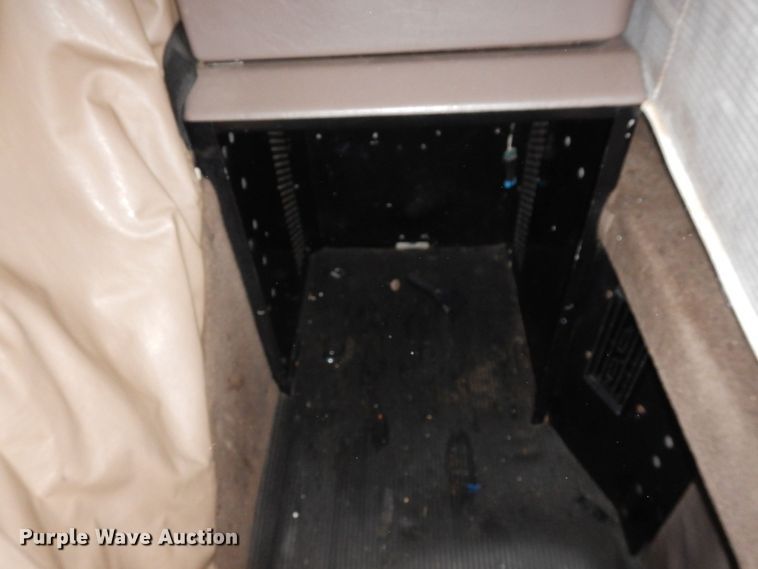 image for item DS1401 2005 Kenworth T600  semi truck