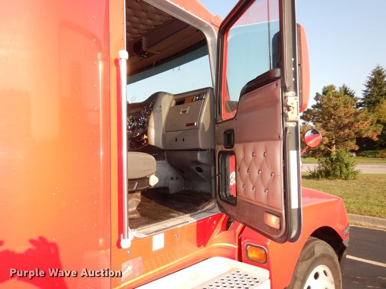 image for item DS1401 2005 Kenworth T600  semi truck