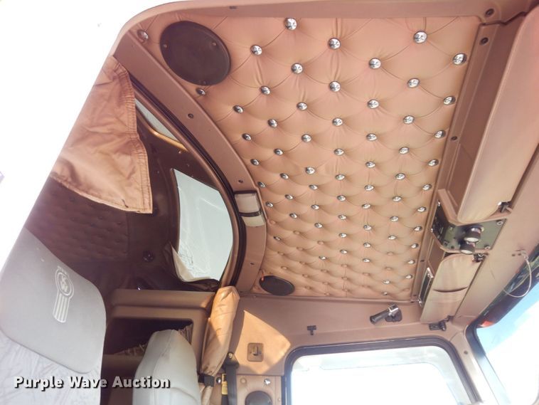 image for item DS1401 2005 Kenworth T600  semi truck