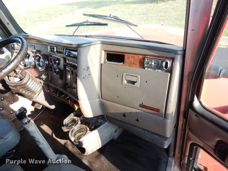 image for item DS1401 2005 Kenworth T600  semi truck