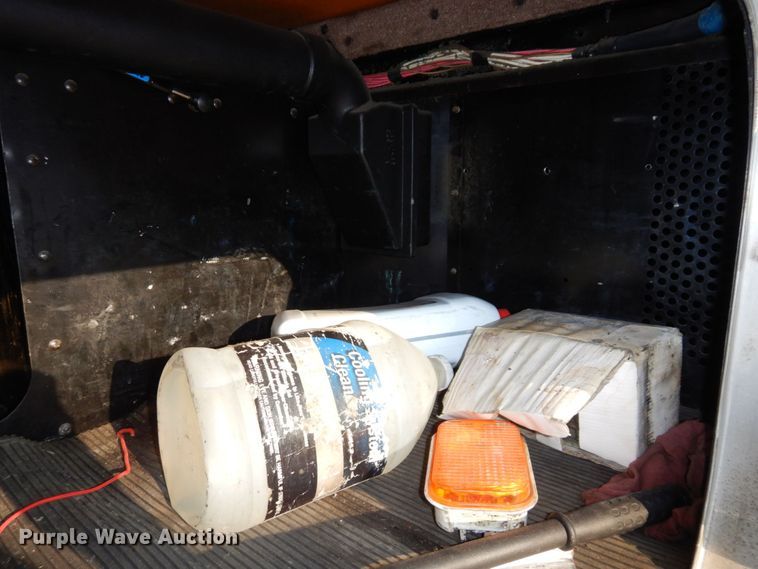 image for item DS1401 2005 Kenworth T600  semi truck