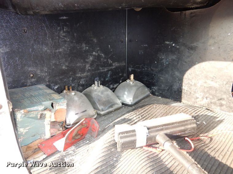 image for item DS1401 2005 Kenworth T600  semi truck