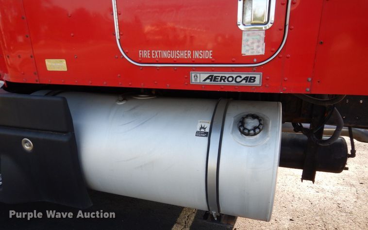 image for item DS1401 2005 Kenworth T600  semi truck