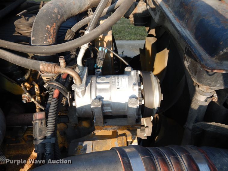 image for item DS1401 2005 Kenworth T600  semi truck