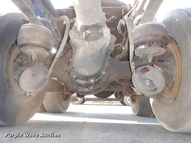 image for item DS1401 2005 Kenworth T600  semi truck