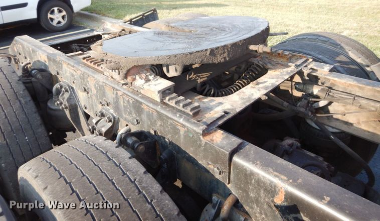 image for item DS1401 2005 Kenworth T600  semi truck