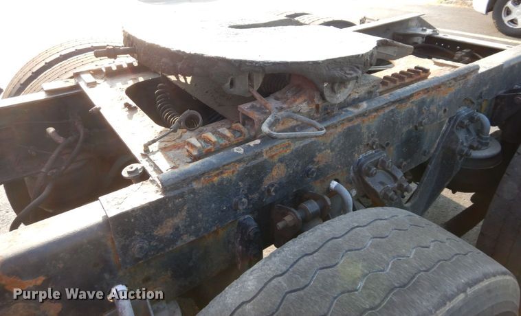 image for item DS1401 2005 Kenworth T600  semi truck