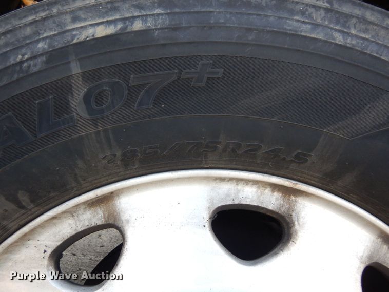 image for item DS1401 2005 Kenworth T600  semi truck