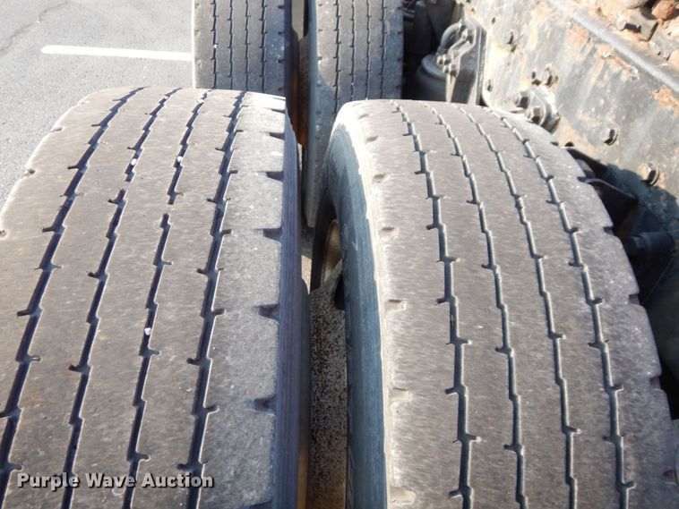 image for item DS1401 2005 Kenworth T600  semi truck