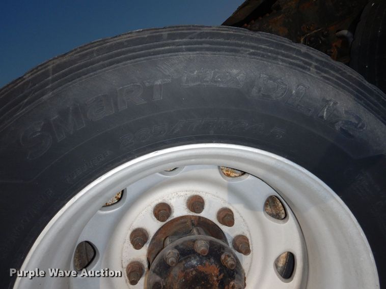 image for item DS1401 2005 Kenworth T600  semi truck