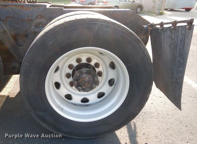 image for item DS1401 2005 Kenworth T600  semi truck