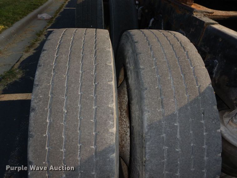 image for item DS1401 2005 Kenworth T600  semi truck