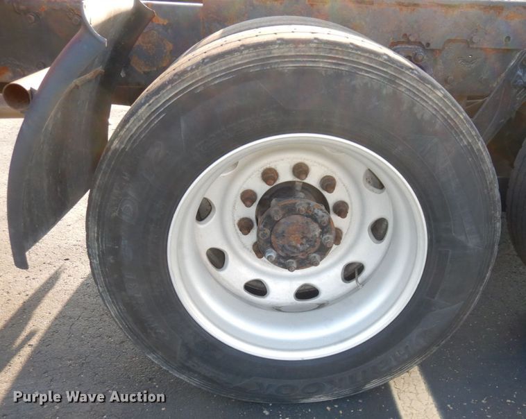 image for item DS1401 2005 Kenworth T600  semi truck