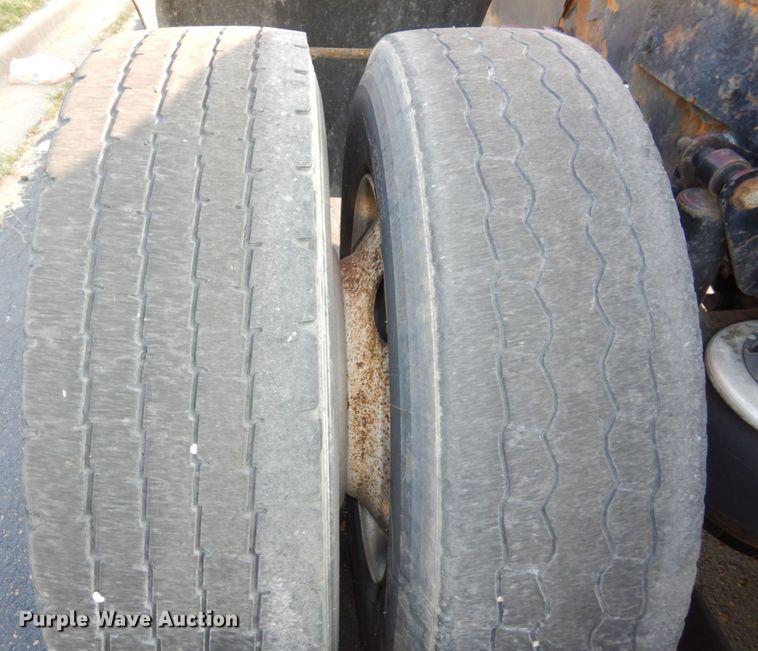 image for item DS1401 2005 Kenworth T600  semi truck