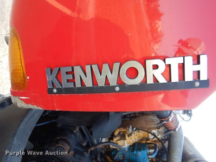 image for item DS1401 2005 Kenworth T600  semi truck