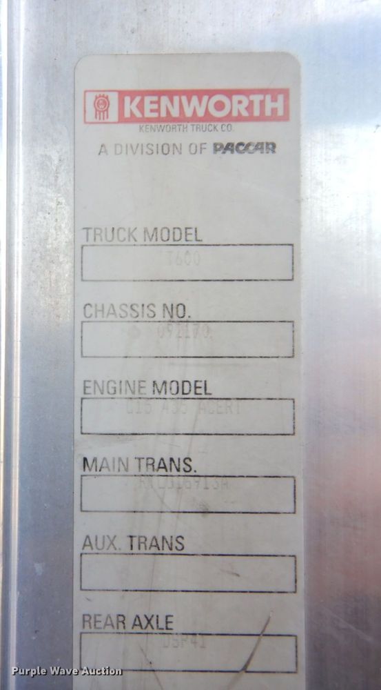 image for item DS1401 2005 Kenworth T600  semi truck