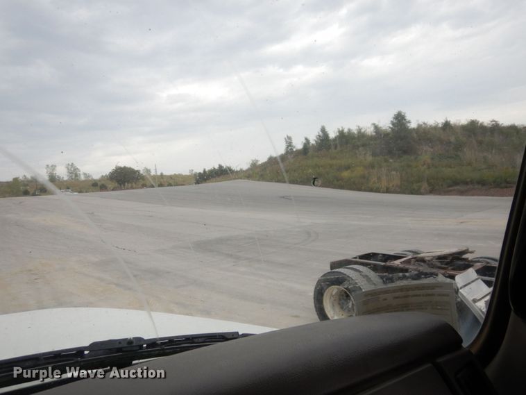 image for item DS1408 2007 Mack CHN613  semi truck