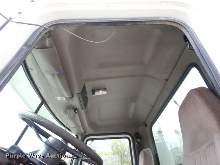 image for item DS1408 2007 Mack CHN613  semi truck