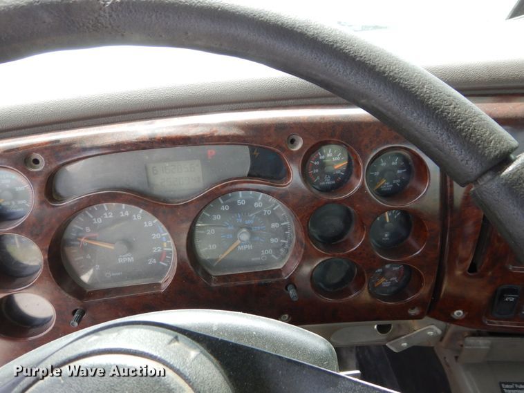 image for item DS1408 2007 Mack CHN613  semi truck