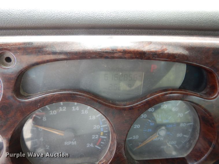 image for item DS1408 2007 Mack CHN613  semi truck