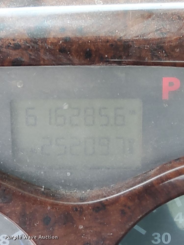 image for item DS1408 2007 Mack CHN613  semi truck