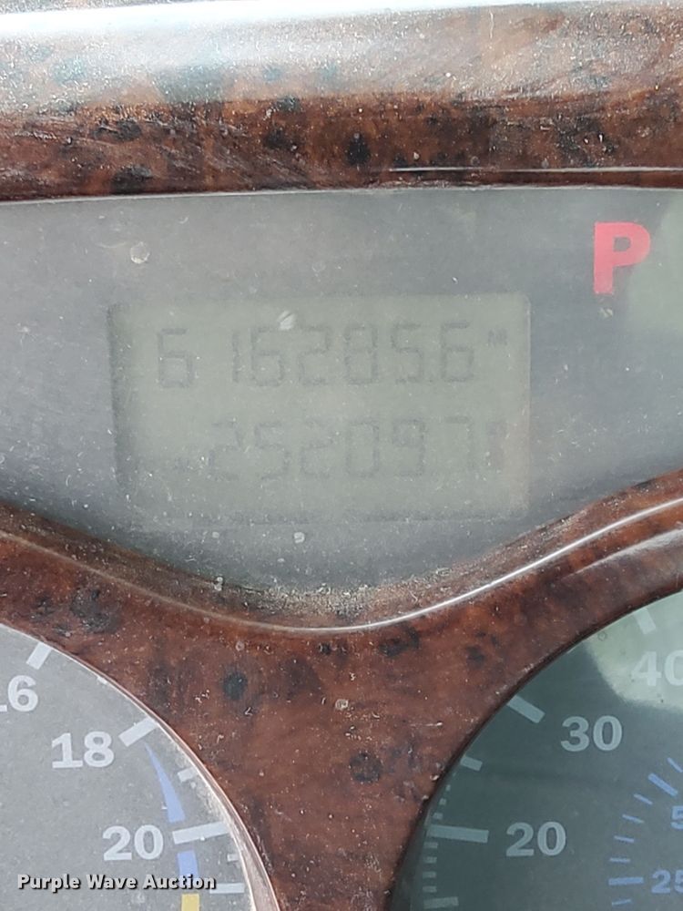 image for item DS1408 2007 Mack CHN613  semi truck