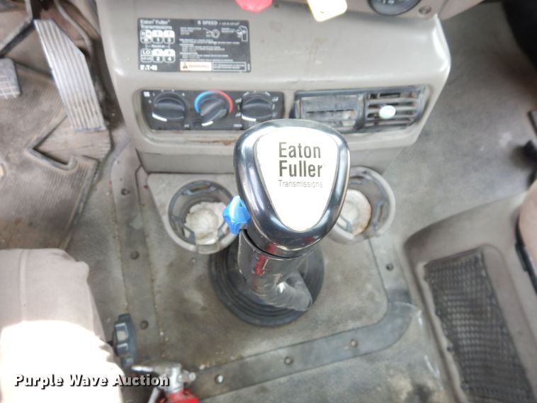 image for item DS1408 2007 Mack CHN613  semi truck