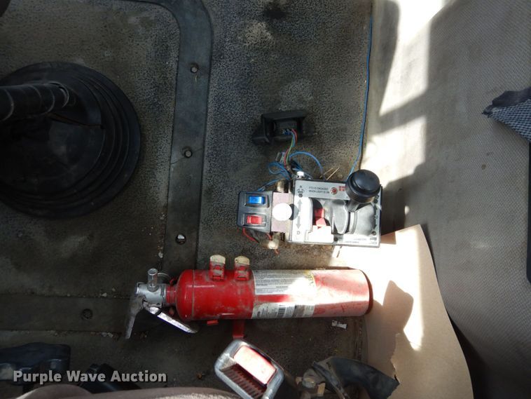 image for item DS1408 2007 Mack CHN613  semi truck